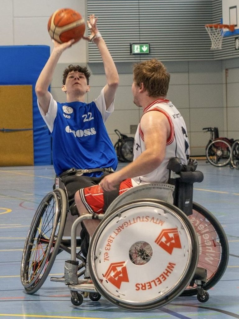 Trainer Hans Groll bei einem TimeOut